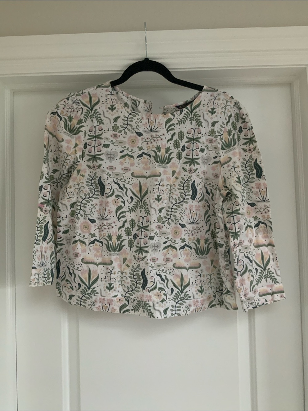 Brooks Brothers Floral-Print Long Sleeve Top in White, Green & Blush